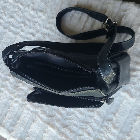 FOSSIL 75082 black leather crossbody Bag Purse - Picture 3 of 3